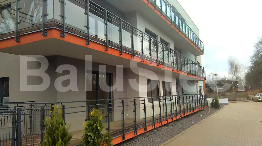 balustrady zewnętrzne, balustrady szklane, szklane zewnętrzne, balustrady ze szkła, balustrady zewnętrzne wykonane ze szkła, balustrady szklano stalowe