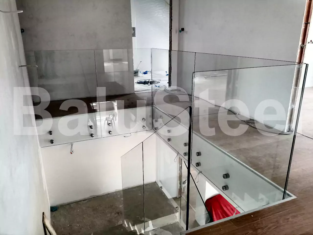 balustrada, balustrada szklana, balustrada samonośna szklana, balustrada wewnętrzna szklana, bezpieczna balustrada szklana, balustrada schodowa szklana