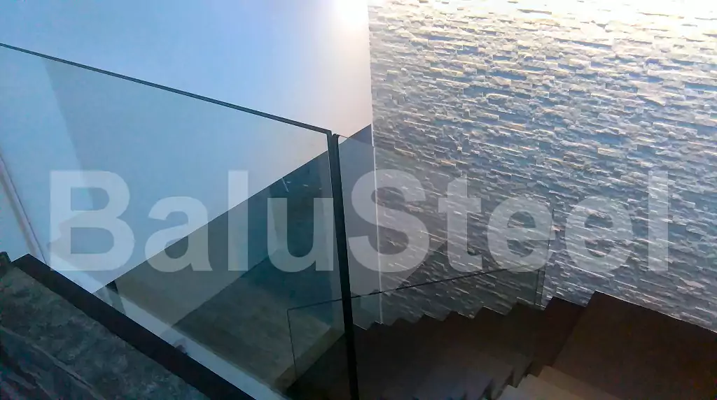 balustrada, balustrada szklana, balustrada samonośna szklana, balustrada wewnętrzna szklana, bezpieczna balustrada szklana, balustrada schodowa szklana