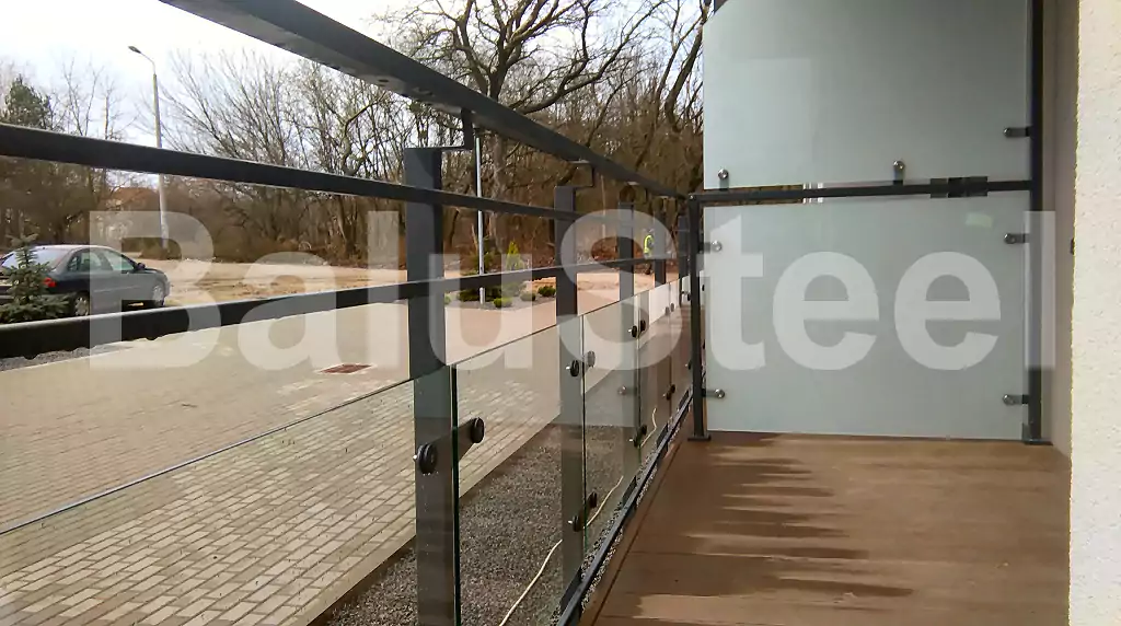 balustrady zewnętrzne, balustrady szklane, szklane zewnętrzne, balustrady ze szkła, balustrady zewnętrzne wykonane ze szkła, balustrady szklano stalowe
