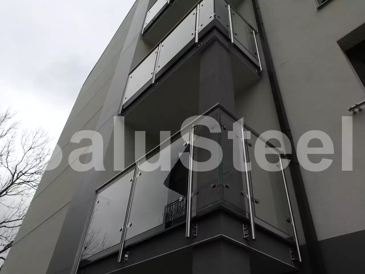 balustrady zewnętrzne, balustrady szklane, szklane zewnętrzne, balustrady ze szkła, balustrady zewnętrzne wykonane ze szkła, balustrady szklano stalowe