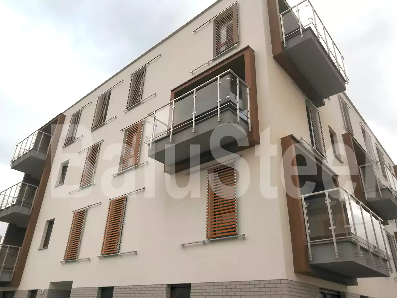 balustrady zewnętrzne, balustrady szklane, szklane zewnętrzne, balustrady ze szkła, balustrady zewnętrzne wykonane ze szkła, balustrady szklano stalowe