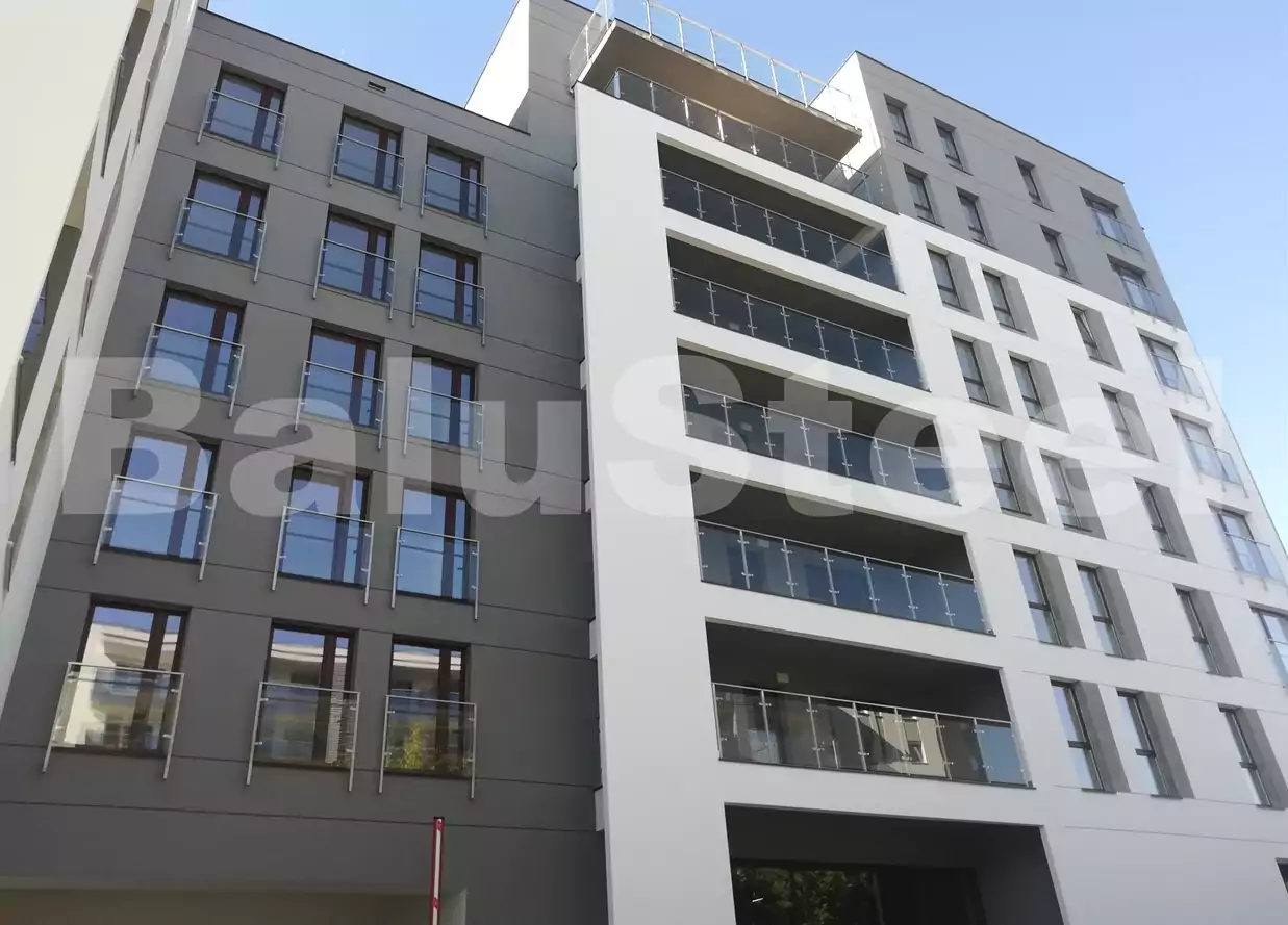 balustrady zewnętrzne, balustrady szklane, szklane zewnętrzne, balustrady ze szkła, balustrady zewnętrzne wykonane ze szkła, balustrady szklano stalowe