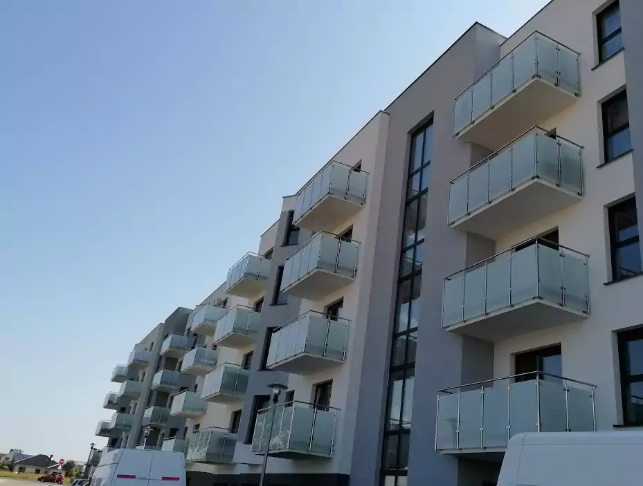 balustrady zewnętrzne, balustrady szklane, szklane zewnętrzne, balustrady ze szkła, balustrady zewnętrzne wykonane ze szkła, balustrady szklano stalowe