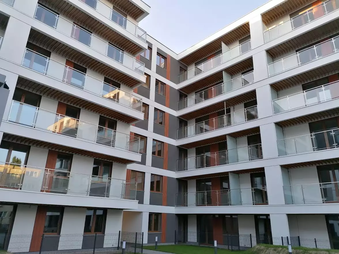 balustrady zewnętrzne, balustrady szklane, szklane zewnętrzne, balustrady ze szkła, balustrady zewnętrzne wykonane ze szkła, balustrady szklano stalowe