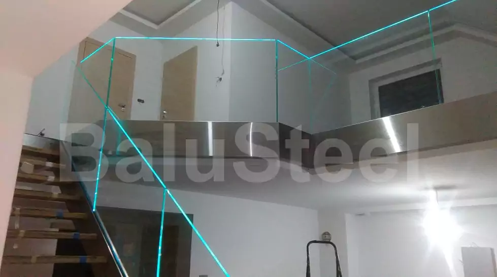 balustrada, balustrada szklana, balustrada samonośna szklana, balustrada wewnętrzna szklana, bezpieczna balustrada szklana, balustrada schodowa szklana