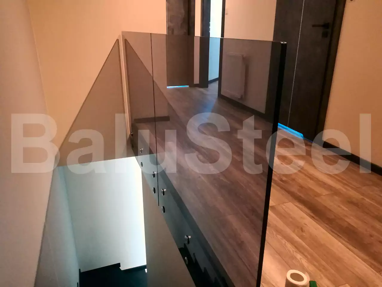 balustrada, balustrada szklana, balustrada samonośna szklana, balustrada wewnętrzna szklana, bezpieczna balustrada szklana, balustrada schodowa szklana