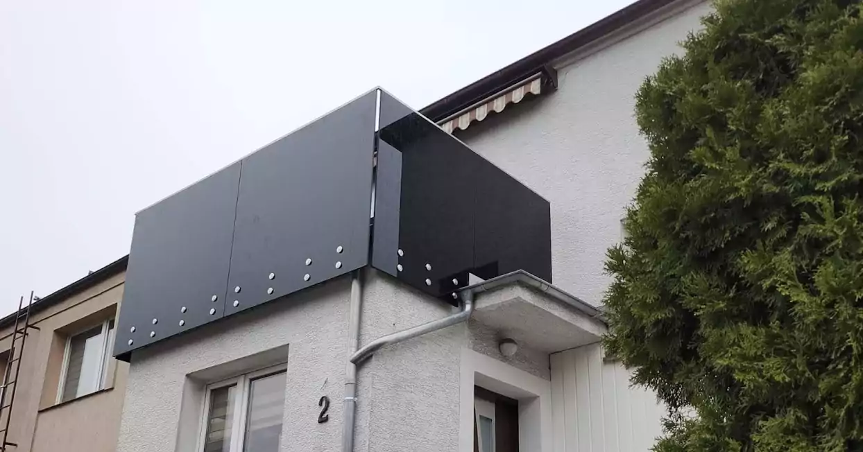 balustrada, balustrada szklana, balustrada samonośna szklana, balustrada zewnętrzna szklana, bezpieczna balustrada szklana