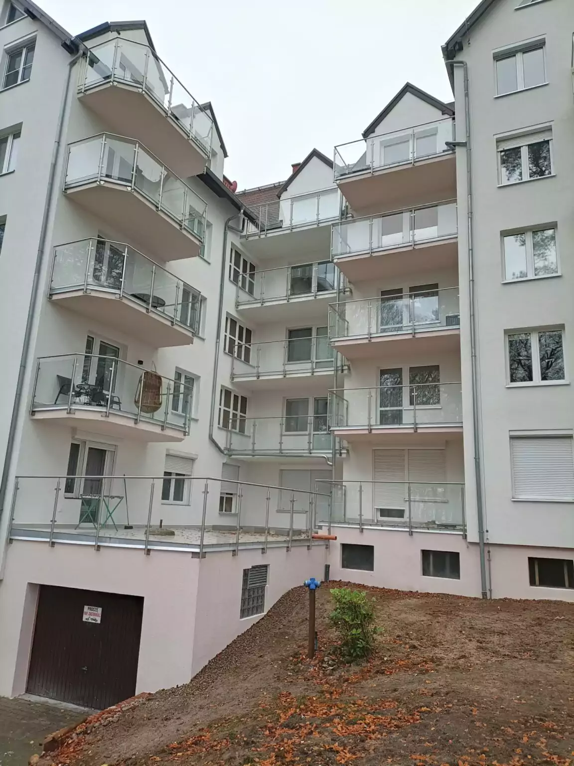 balustrady zewnętrzne, balustrady szklane, szklane zewnętrzne, balustrady ze szkła, balustrady zewnętrzne wykonane ze szkła, balustrady szklano stalowe