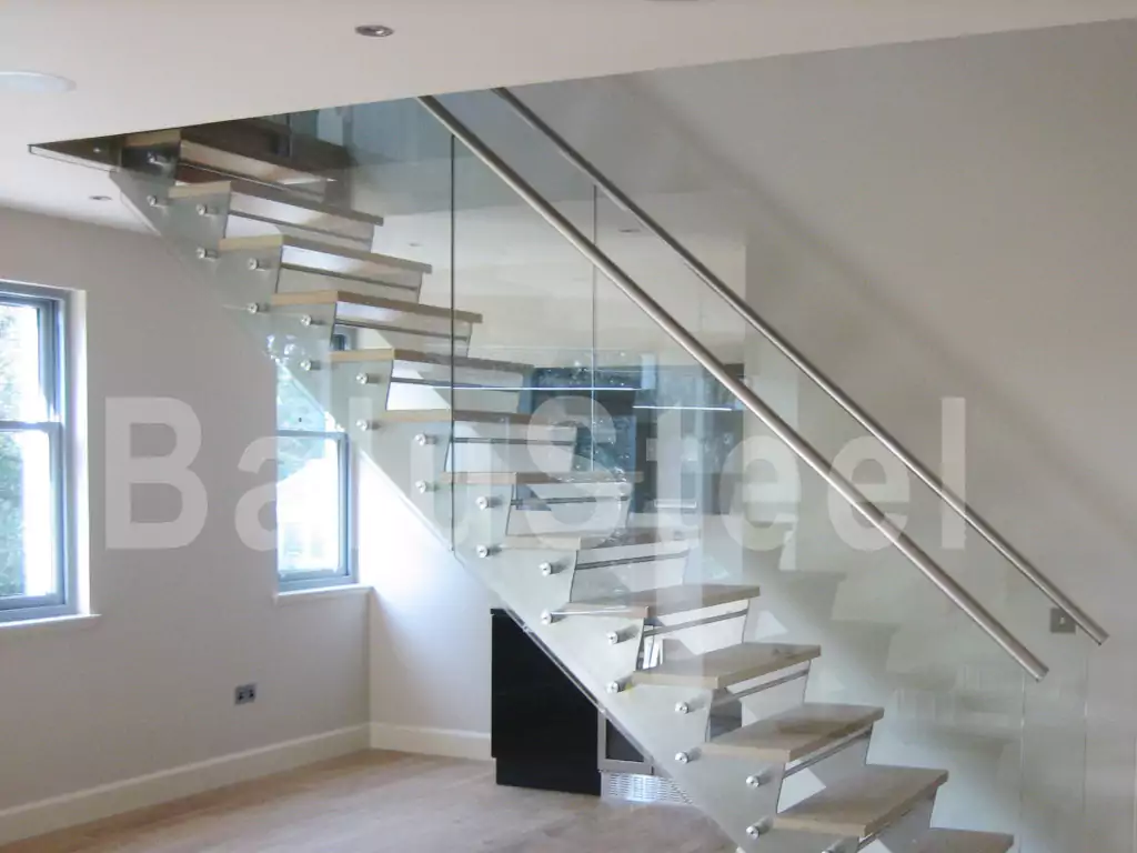 balustrada, balustrada szklana, balustrada samonośna szklana, balustrada wewnętrzna szklana, bezpieczna balustrada szklana, balustrada schodowa szklana