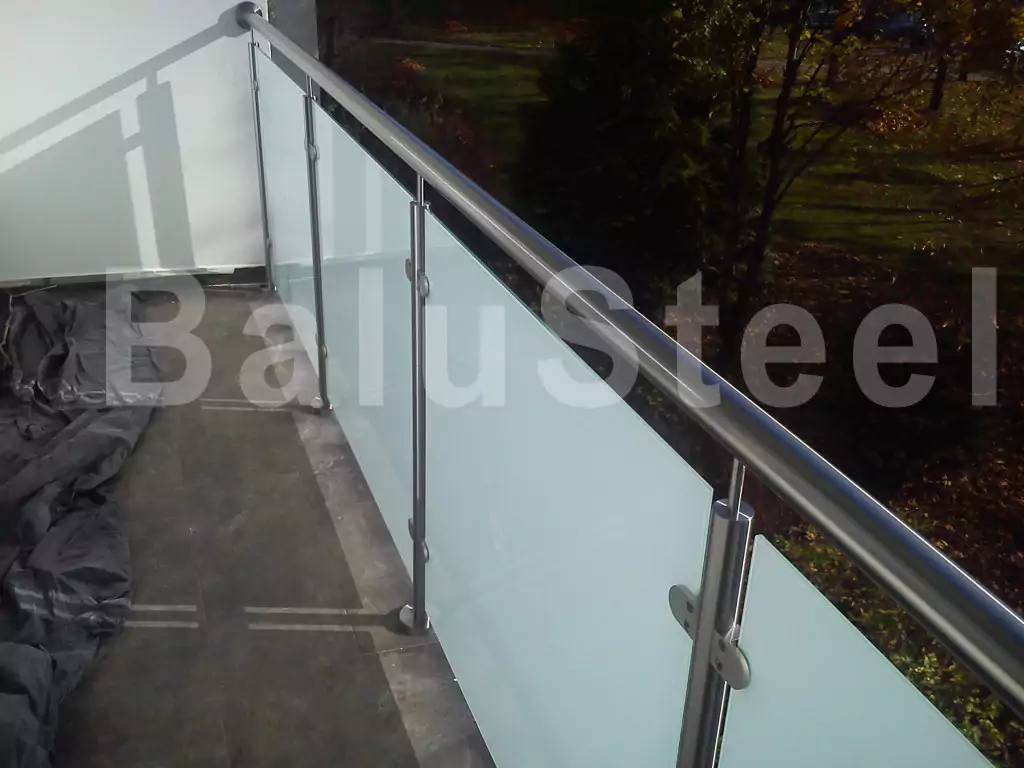 balustrady zewnętrzne, balustrady szklane, szklane zewnętrzne, balustrady ze szkła, balustrady zewnętrzne wykonane ze szkła, balustrady szklano stalowe