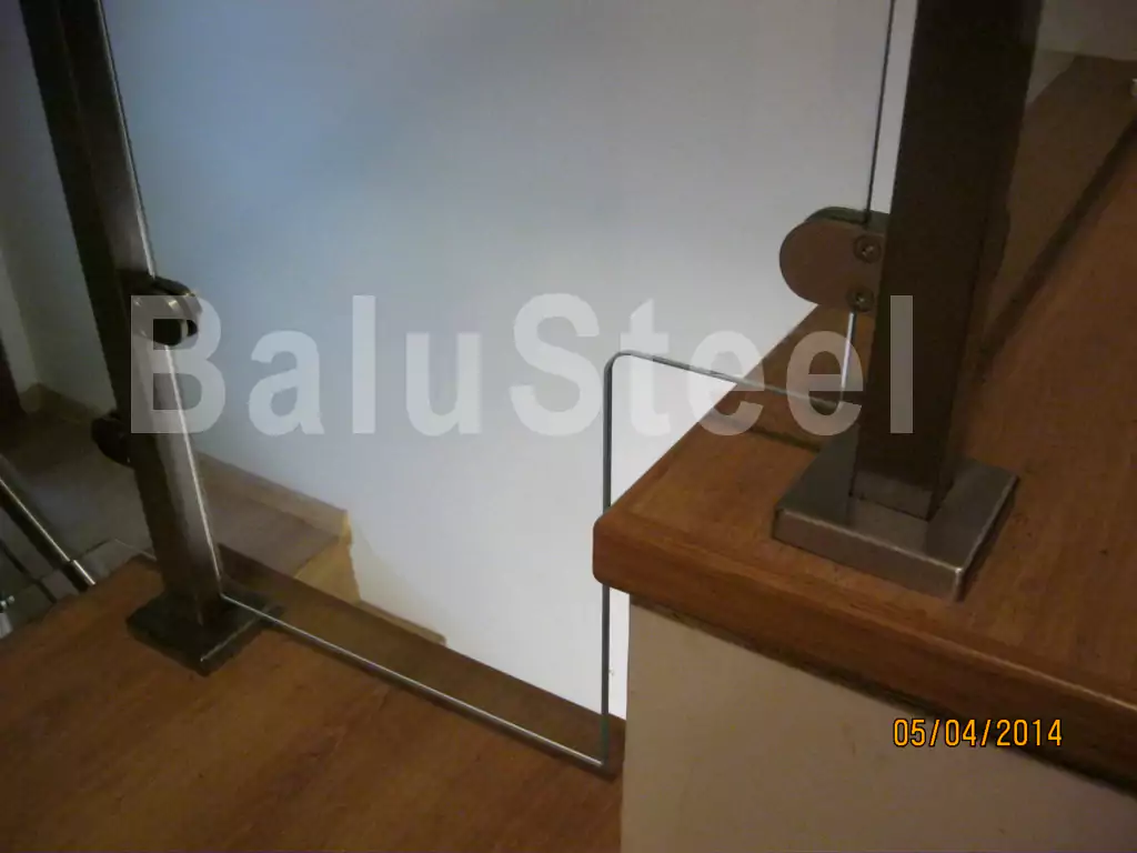 balustrady szklane wewnętrzne, balustrady szklane, balustrady szklane schodowe, balustrady szklano stalowe