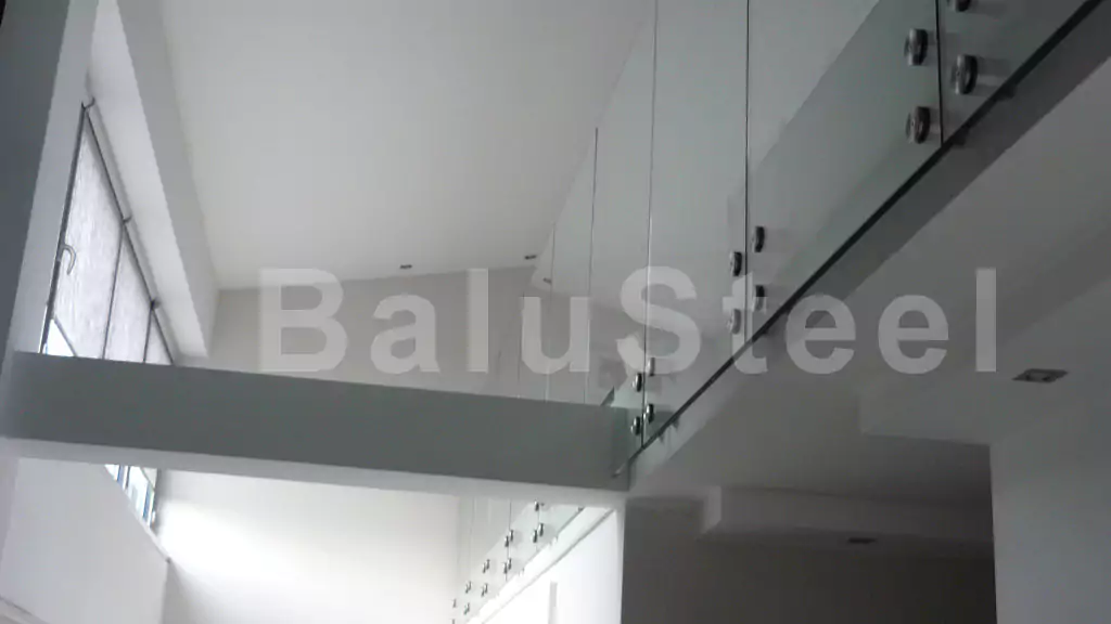 balustrada, balustrada szklana, balustrada samonośna szklana, balustrada wewnętrzna szklana, bezpieczna balustrada szklana, balustrada schodowa szklana