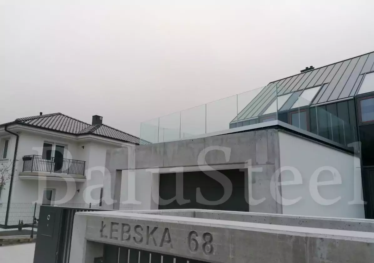 balustrada, balustrada szklana, balustrada samonośna szklana, balustrada zewnętrzna szklana, bezpieczna balustrada szklana