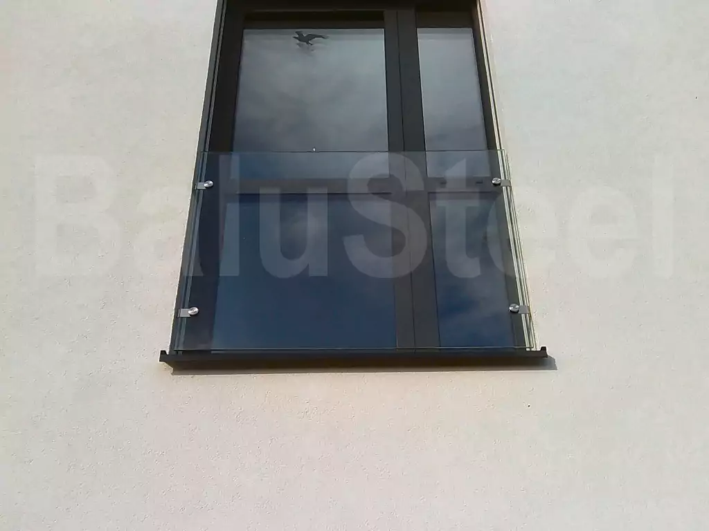 balustrada, balustrada szklana, balustrada samonośna szklana, balustrada zewnętrzna szklana, bezpieczna balustrada szklana