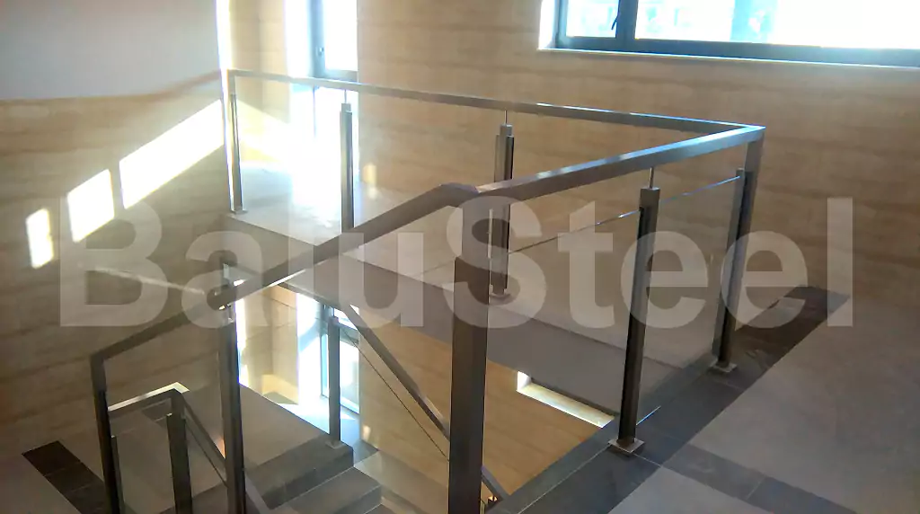 balustrady szklane wewnętrzne, balustrady szklane, balustrady szklane schodowe, balustrady szklano stalowe