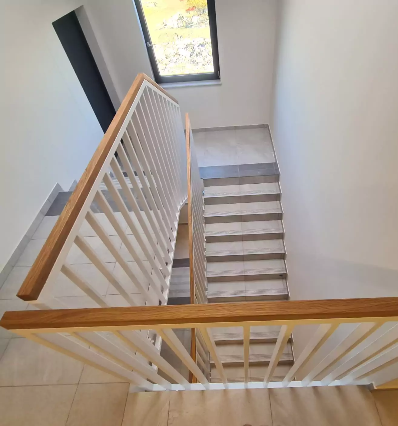 balustrada, balustrada schodowa, balustrada wewnętrzna, balustrada malowana, balustrada proszkowa, malowana proszkowo