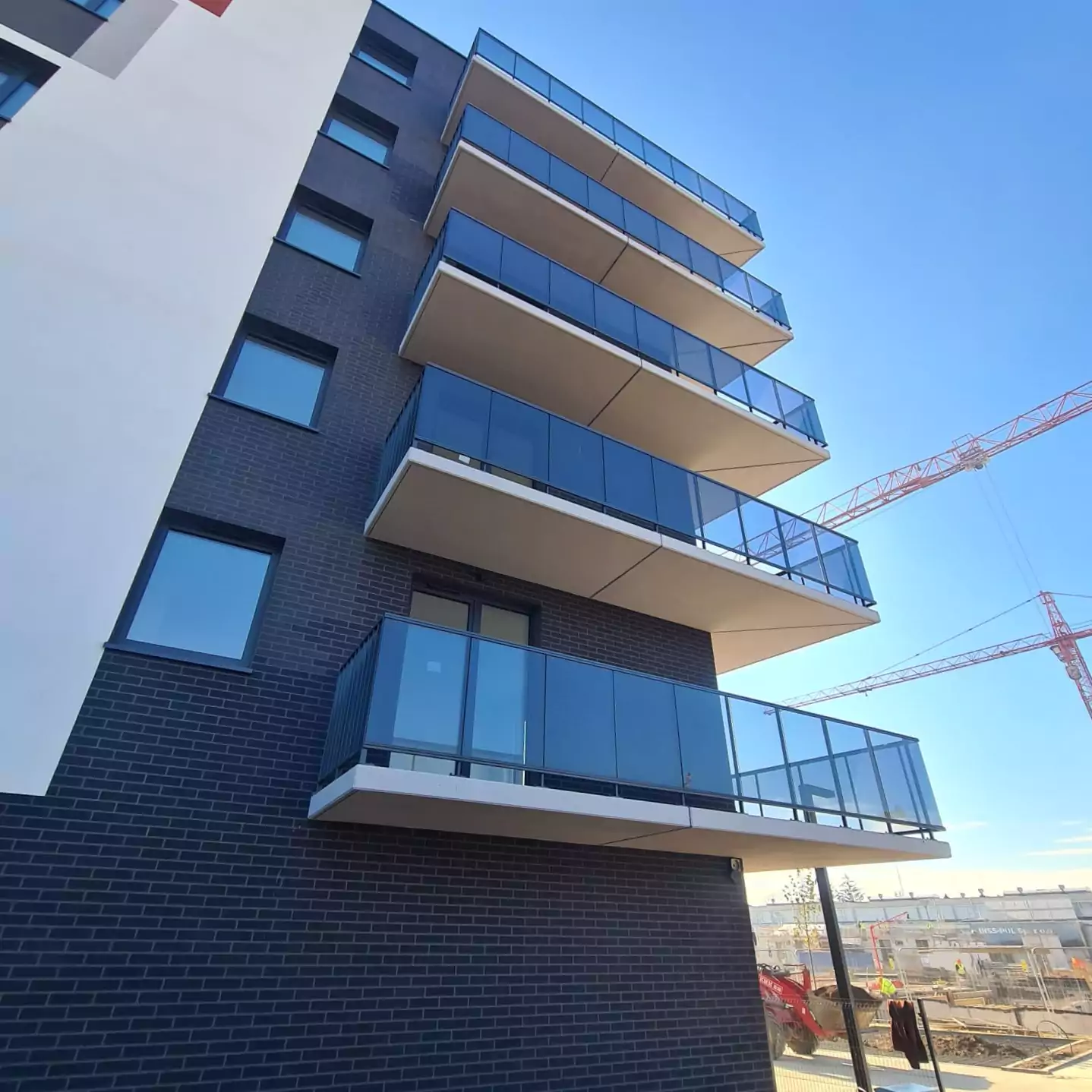 balustrady zewnętrzne, balustrady szklane, szklane zewnętrzne, balustrady ze szkła, balustrady zewnętrzne wykonane ze szkła, balustrady szklano stalowe