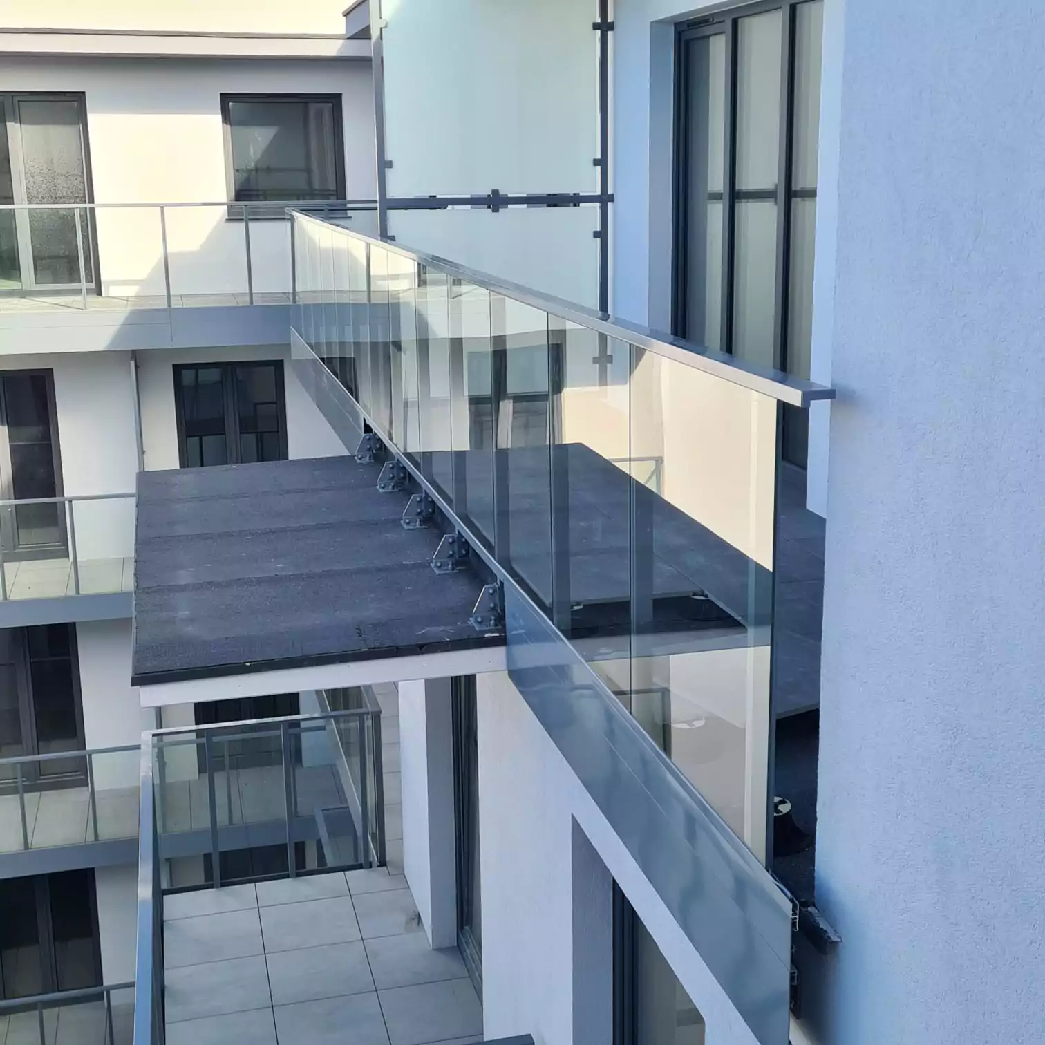 balustrady zewnętrzne, balustrady szklane, szklane zewnętrzne, balustrady ze szkła, balustrady zewnętrzne wykonane ze szkła, balustrady szklano stalowe
