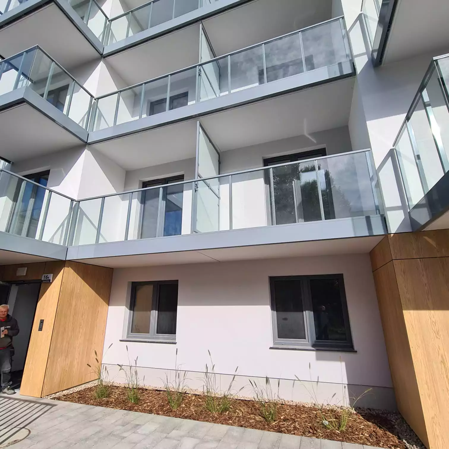 balustrady zewnętrzne, balustrady szklane, szklane zewnętrzne, balustrady ze szkła, balustrady zewnętrzne wykonane ze szkła, balustrady szklano stalowe