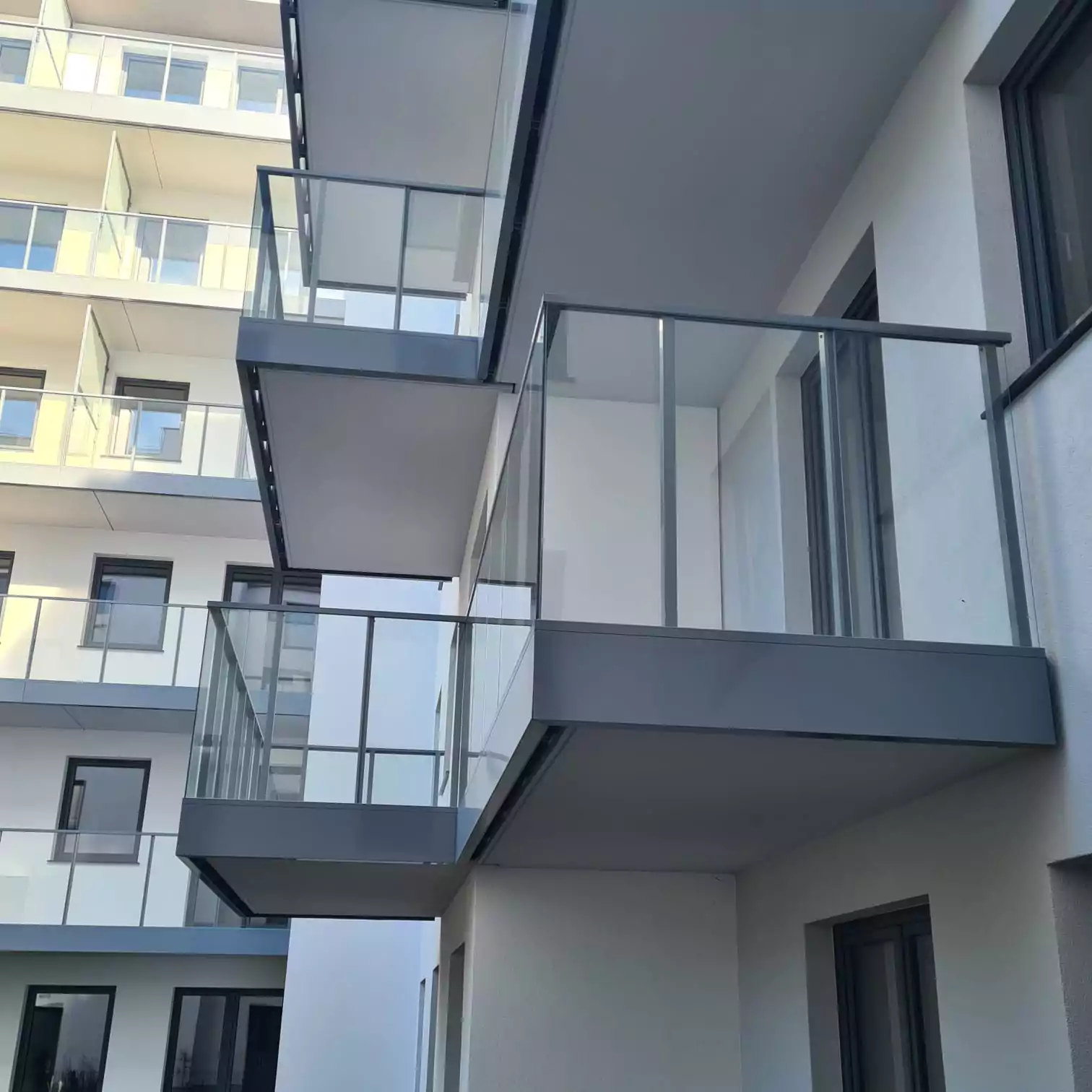 balustrady zewnętrzne, balustrady szklane, szklane zewnętrzne, balustrady ze szkła, balustrady zewnętrzne wykonane ze szkła, balustrady szklano stalowe