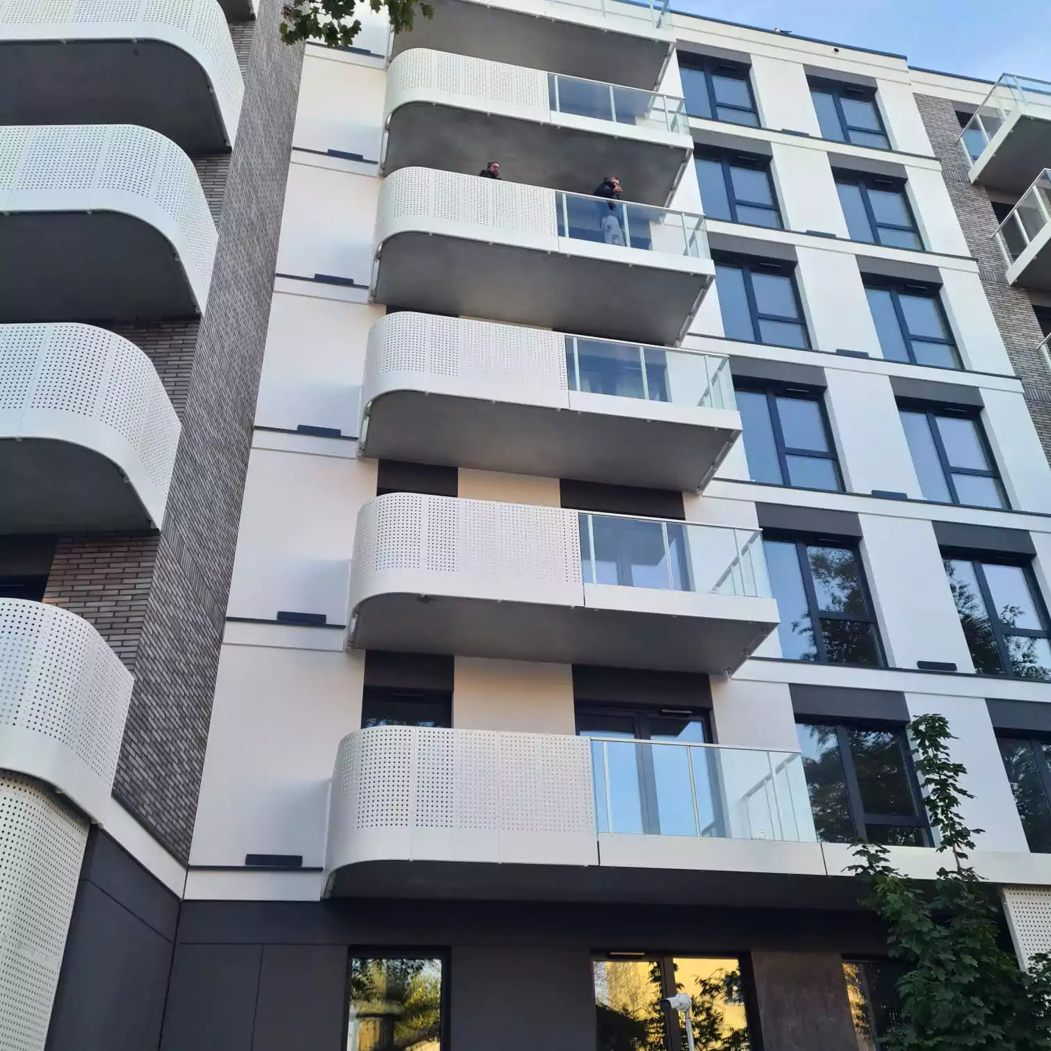 balustrada balkonowa z blachy perforowanej, balustrada balkonowa szklana