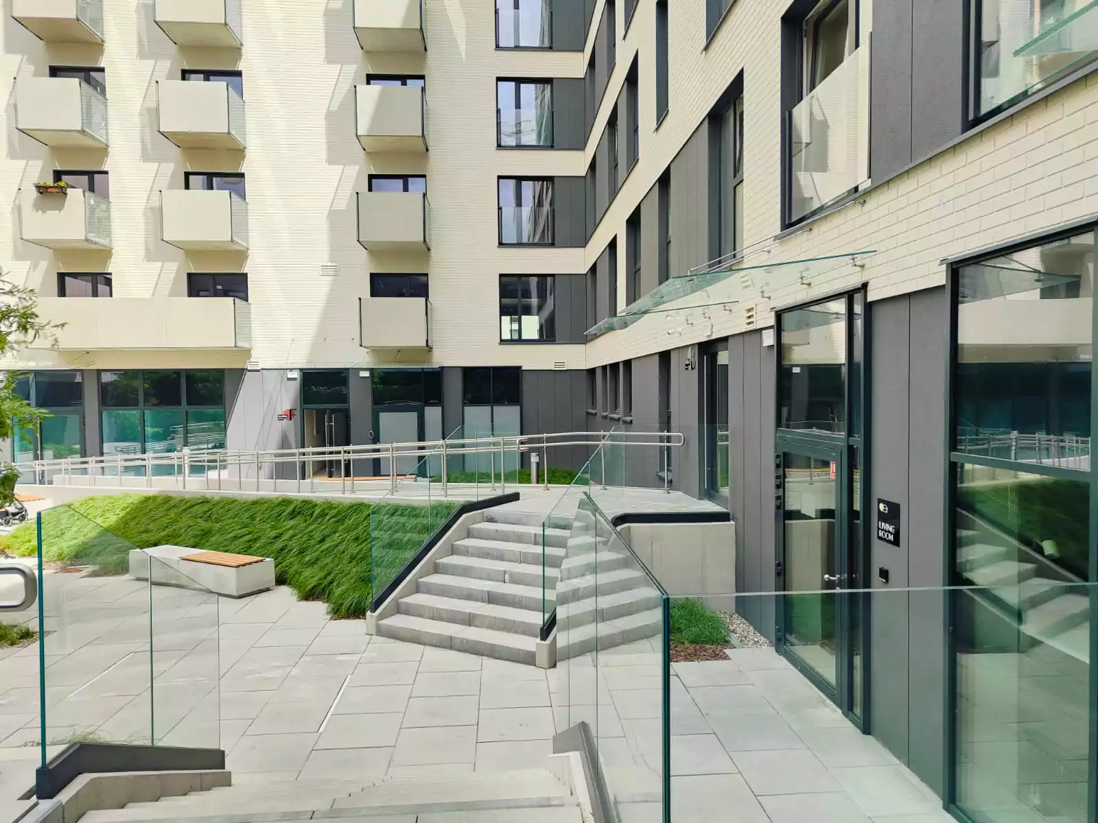 balustrady zewnętrzne, balustrady szklane, szklane zewnętrzne, balustrady ze szkła, balustrady zewnętrzne wykonane ze szkła, balustrady szklano stalowe