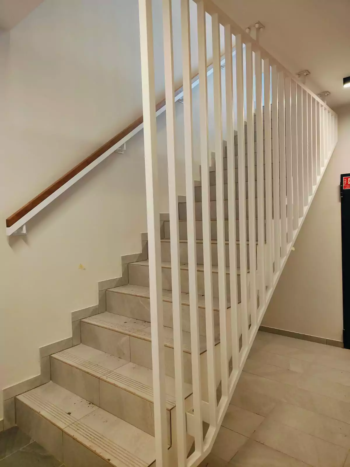 balustrada, balustrada schodowa, balustrada wewnętrzna, balustrada malowana, balustrada proszkowa, malowana proszkowo