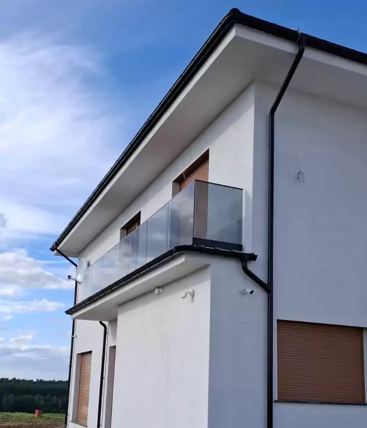 balustrada, balustrada szklana, balustrada samonośna szklana, balustrada zewnętrzna szklana, bezpieczna balustrada szklana