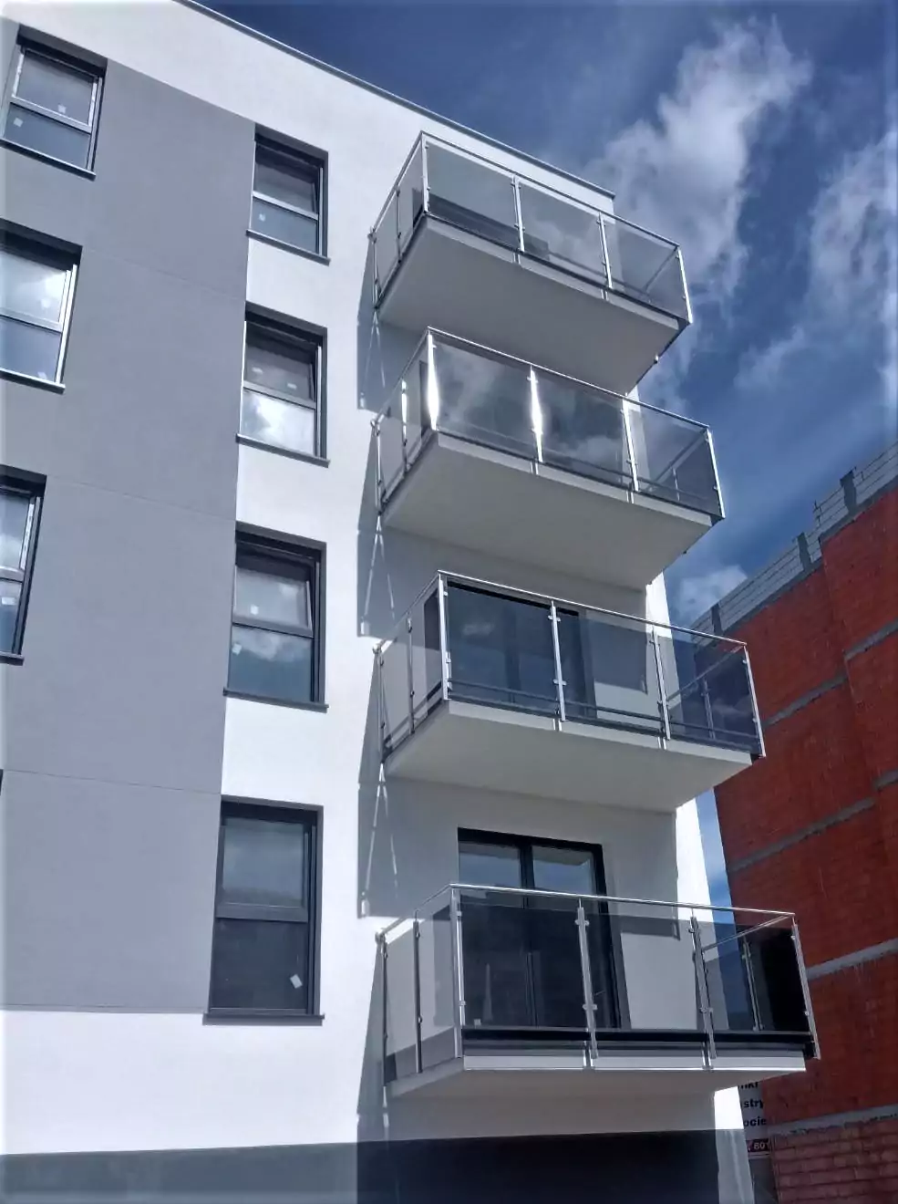 balustrady zewnętrzne, balustrady szklane, szklane zewnętrzne, balustrady ze szkła, balustrady zewnętrzne wykonane ze szkła, balustrady szklano stalowe