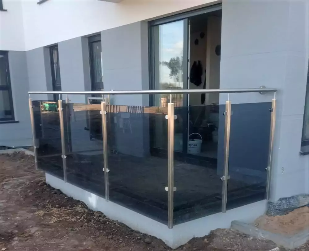 balustrady zewnętrzne, balustrady szklane, szklane zewnętrzne, balustrady ze szkła, balustrady zewnętrzne wykonane ze szkła, balustrady szklano stalowe