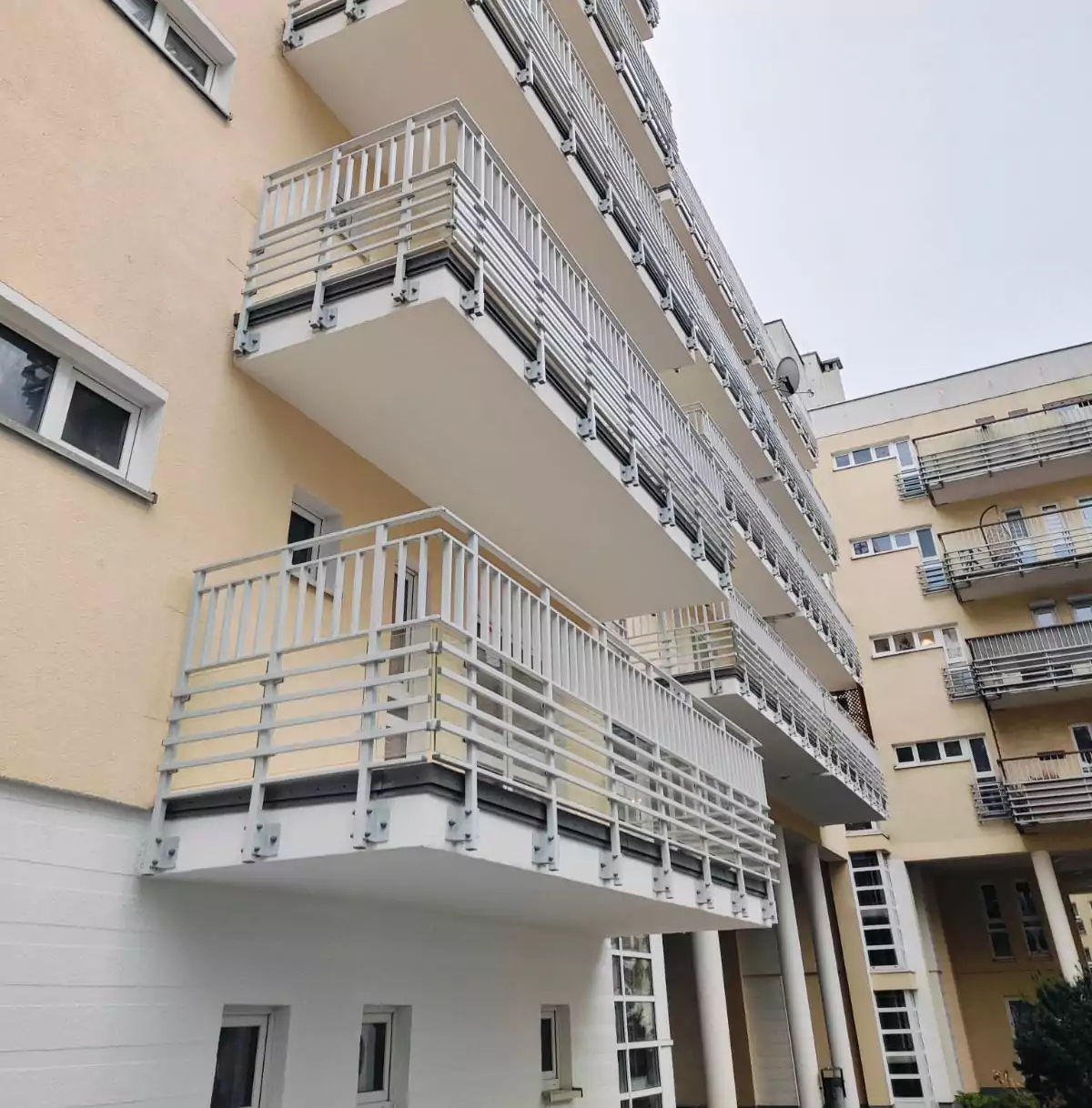 balustrada, balustrada schodowa, balustrada wewnętrzna, balustrada malowana, balustrada proszkowa, malowana proszkowo