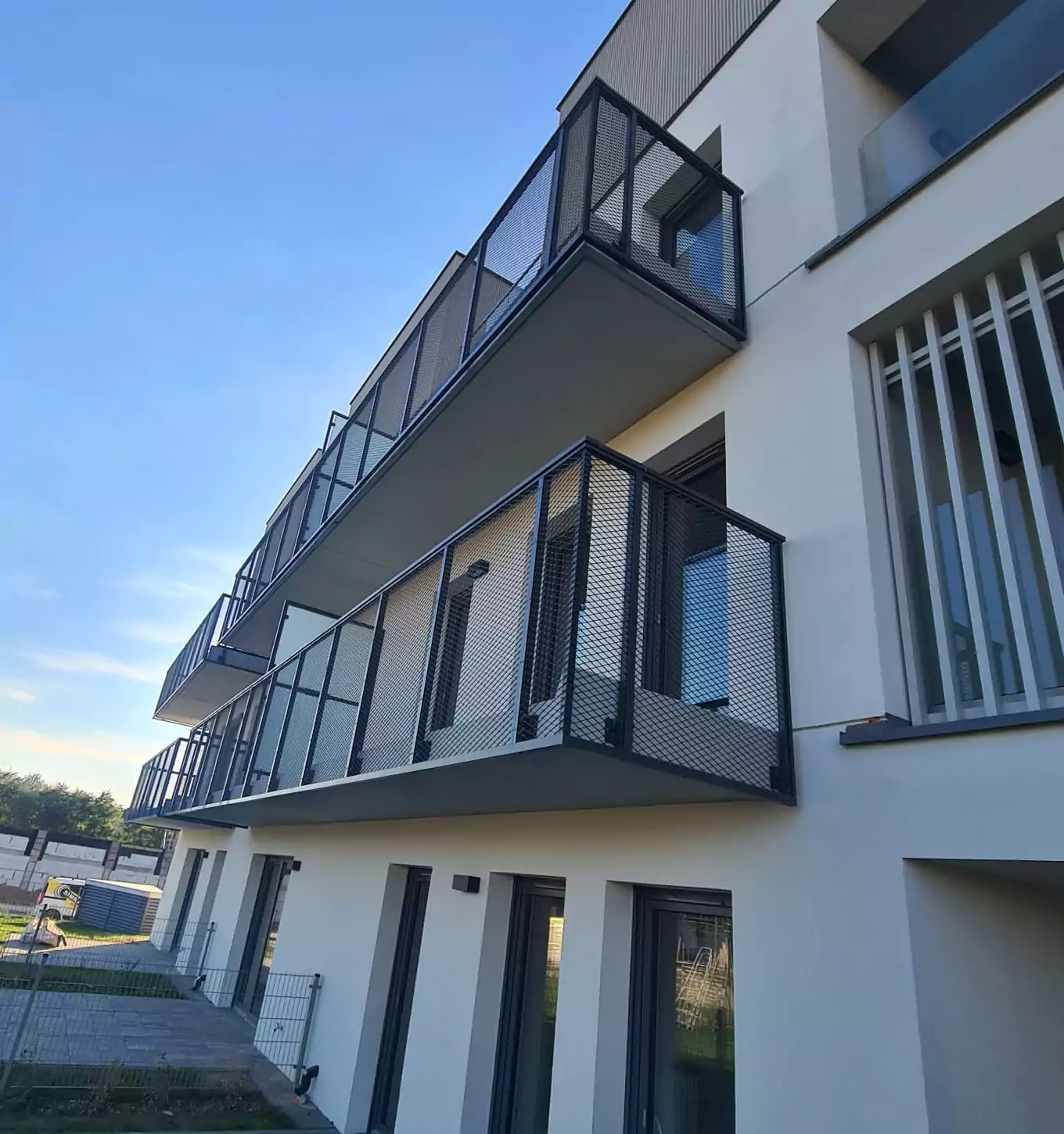 Balustrada z siatki cięto – ciągnionej