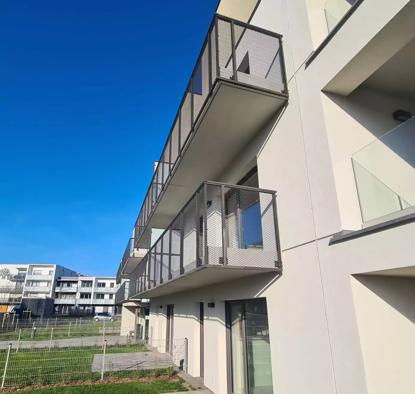 Balustrada z siatki cięto – ciągnionej