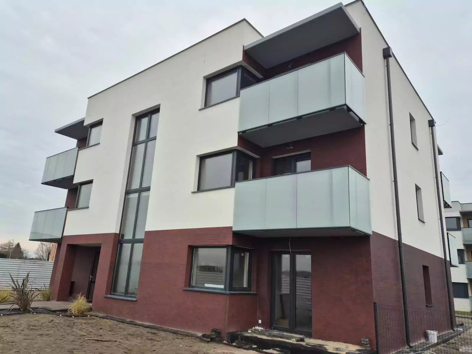 balustrady szklane, balustrady szklane zewnętrzne, balustrady szklane balkonowe