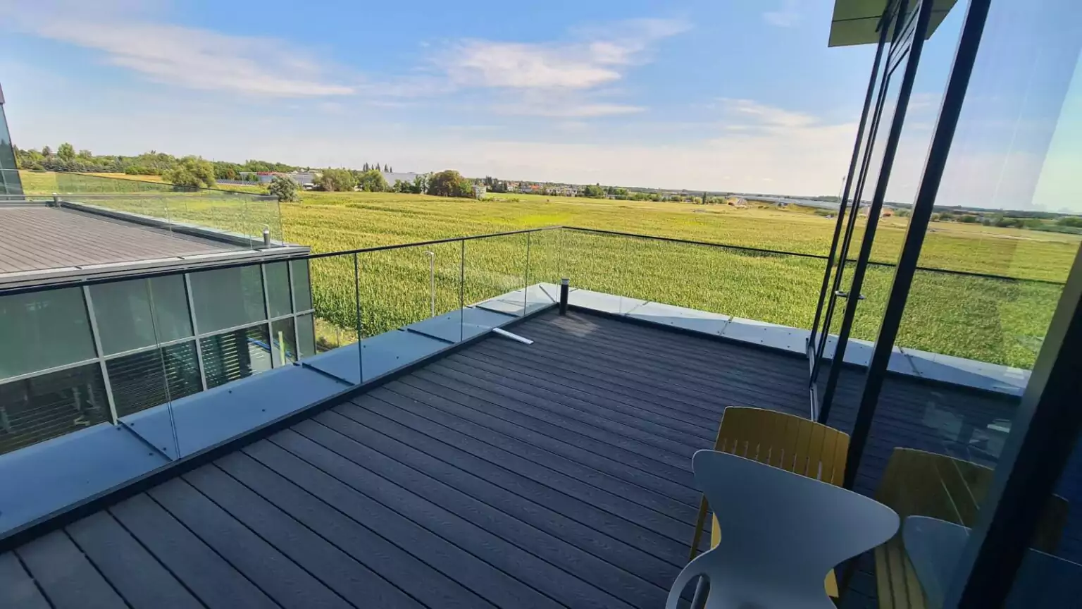 balustrada, balustrada szklana, balustrada samonośna szklana, balustrada zewnętrzna szklana, bezpieczna balustrada szklana