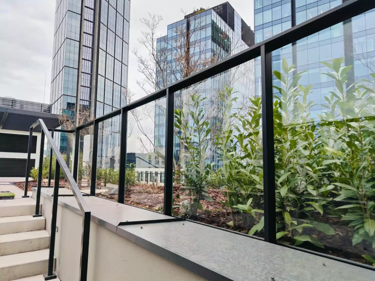 balustrady, balustrady malowane, balustrady malowane proszkowo, balustrady ocynkowane, balustrady proszkowe, balustrady balkonowe, balustrady zewnętrzne