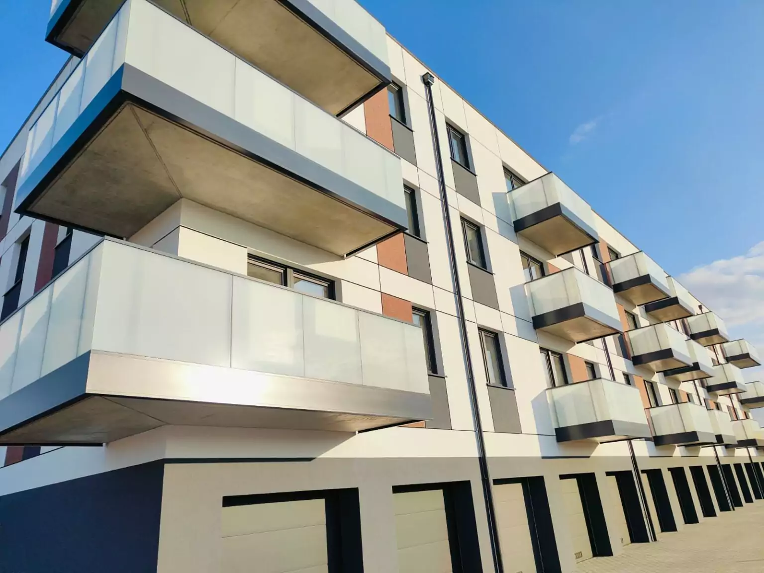 balustrady zewnętrzne, balustrady szklane, szklane zewnętrzne, balustrady ze szkła, balustrady zewnętrzne wykonane ze szkła, balustrady szklano stalowe