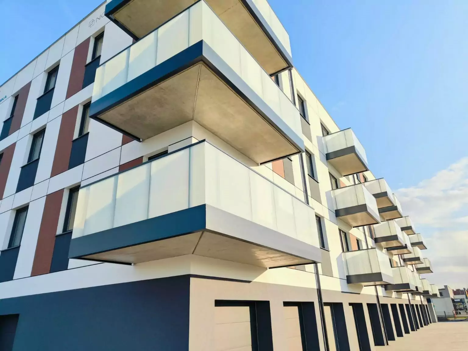 balustrady zewnętrzne, balustrady szklane, szklane zewnętrzne, balustrady ze szkła, balustrady zewnętrzne wykonane ze szkła, balustrady szklano stalowe