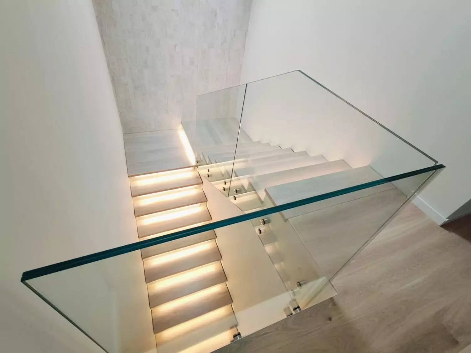 balustrada, balustrada szklana, balustrada samonośna szklana, balustrada wewnętrzna szklana, bezpieczna balustrada szklana, balustrada schodowa szklana