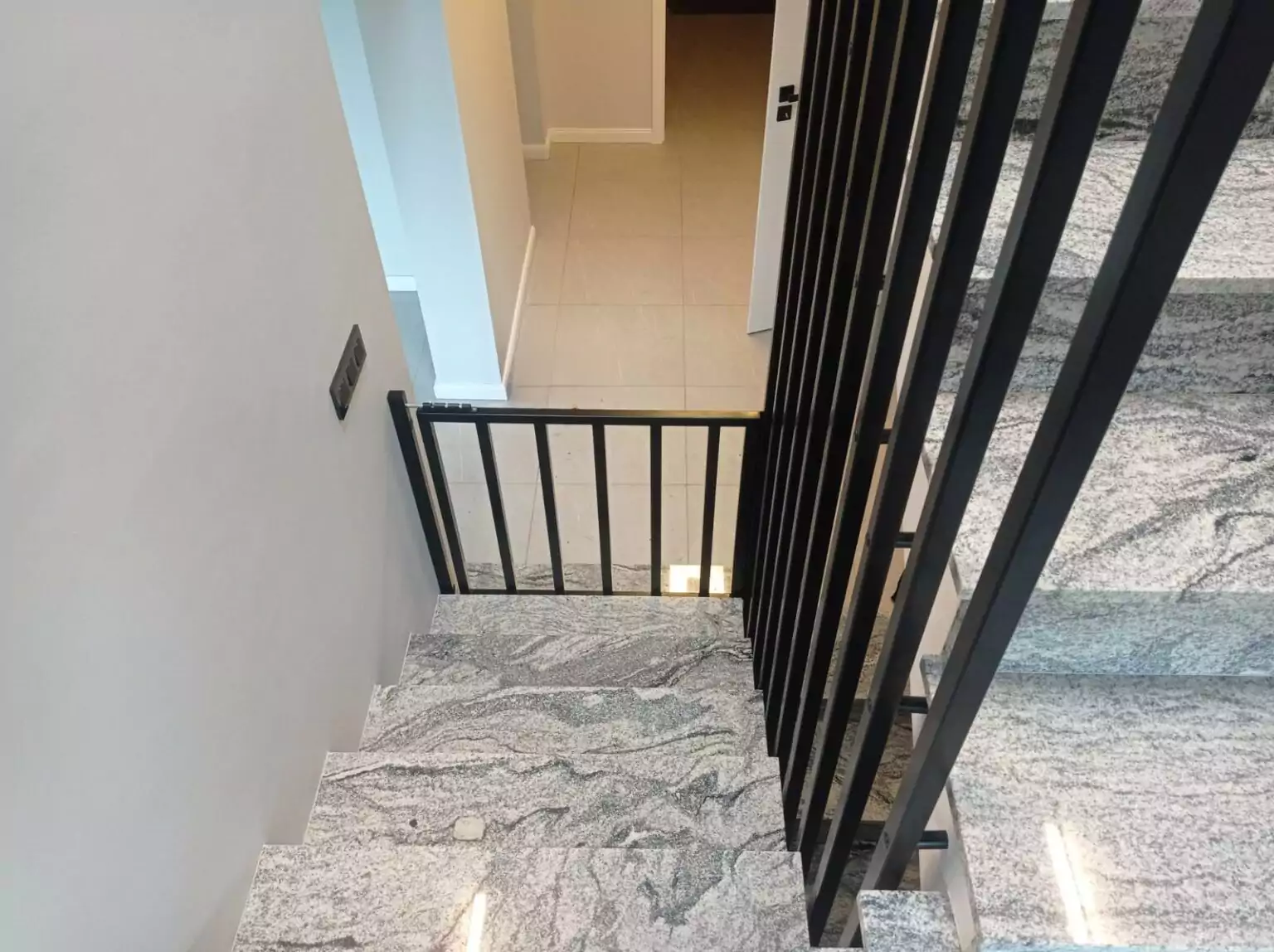 balustrada, balustrada schodowa, balustrada wewnętrzna, balustrada malowana, balustrada proszkowa, malowana proszkowo