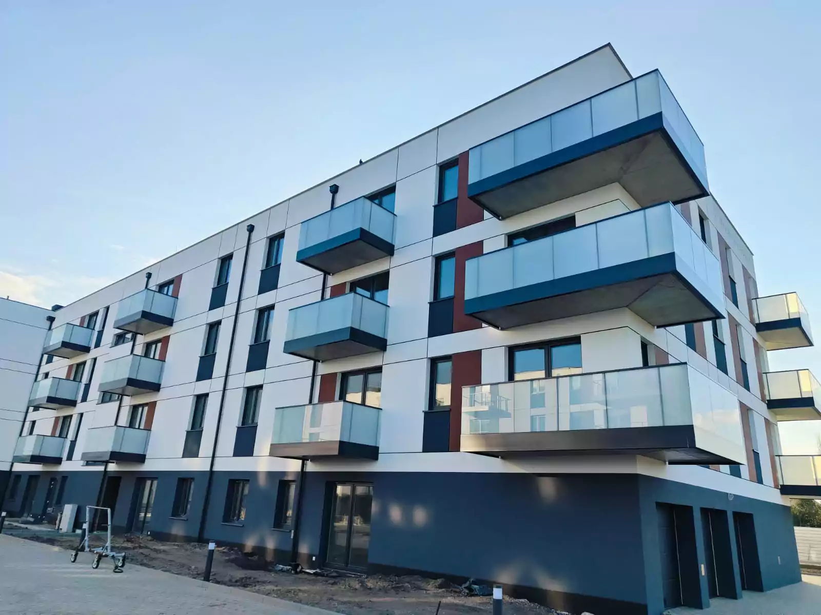 balustrady zewnętrzne, balustrady szklane, szklane zewnętrzne, balustrady ze szkła, balustrady zewnętrzne wykonane ze szkła, balustrady szklano stalowe