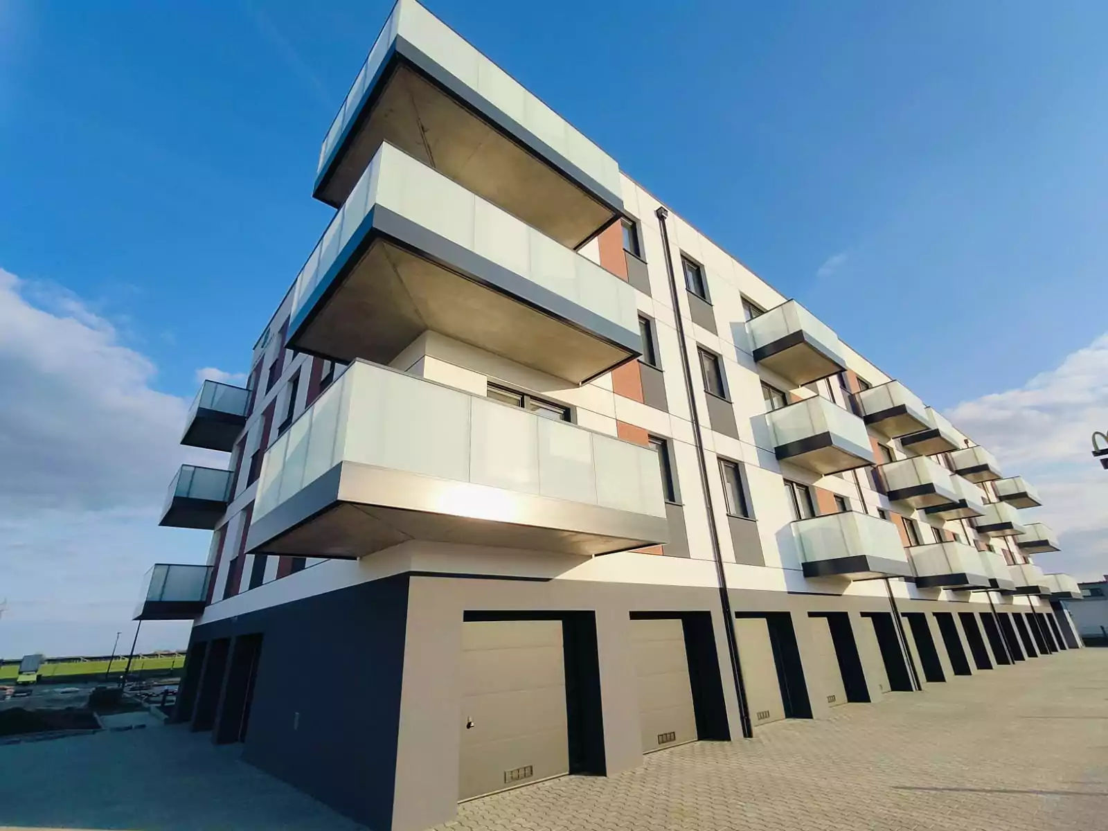 balustrady zewnętrzne, balustrady szklane, szklane zewnętrzne, balustrady ze szkła, balustrady zewnętrzne wykonane ze szkła, balustrady szklano stalowe