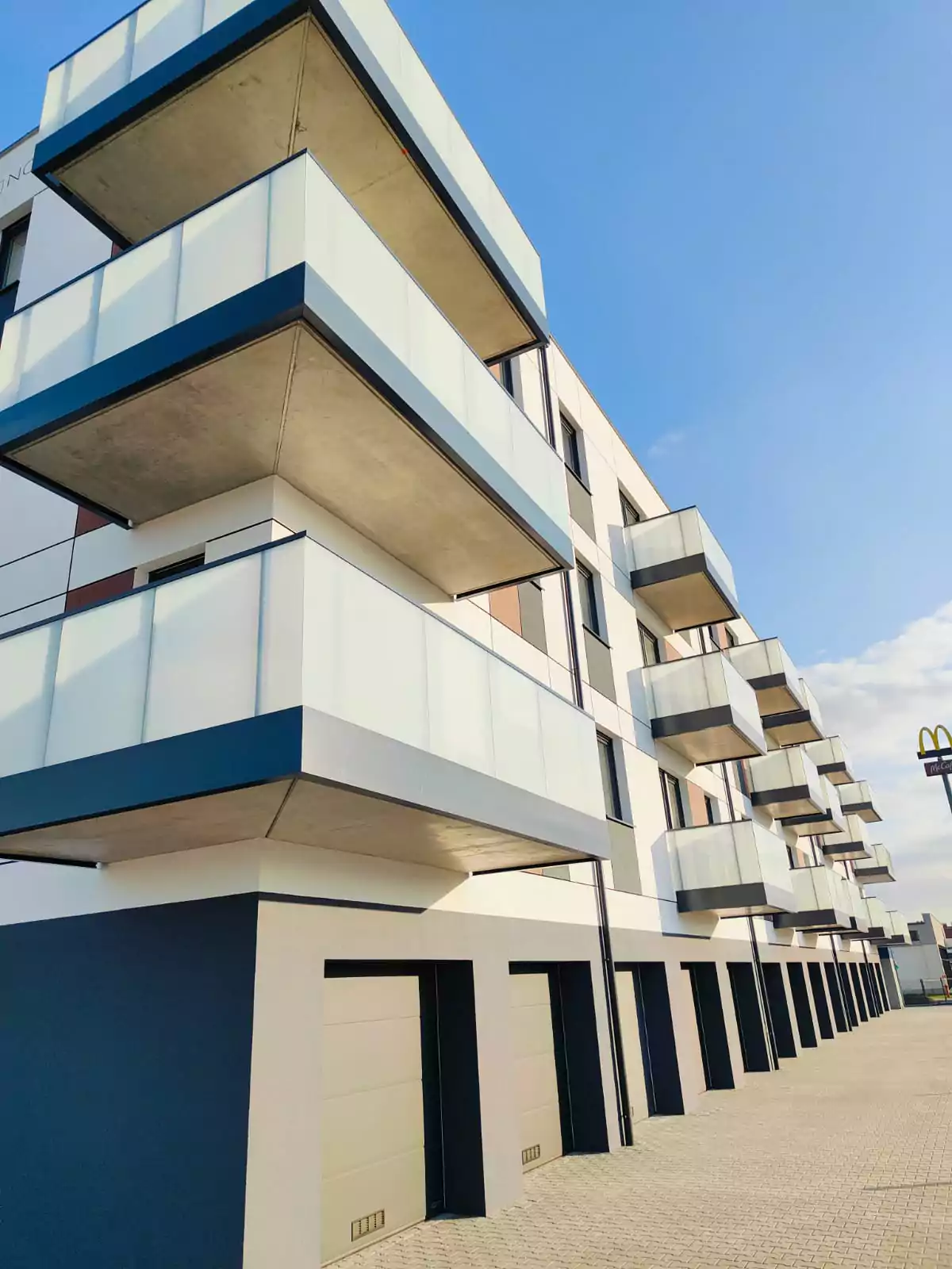 balustrady zewnętrzne, balustrady szklane, szklane zewnętrzne, balustrady ze szkła, balustrady zewnętrzne wykonane ze szkła, balustrady szklano stalowe