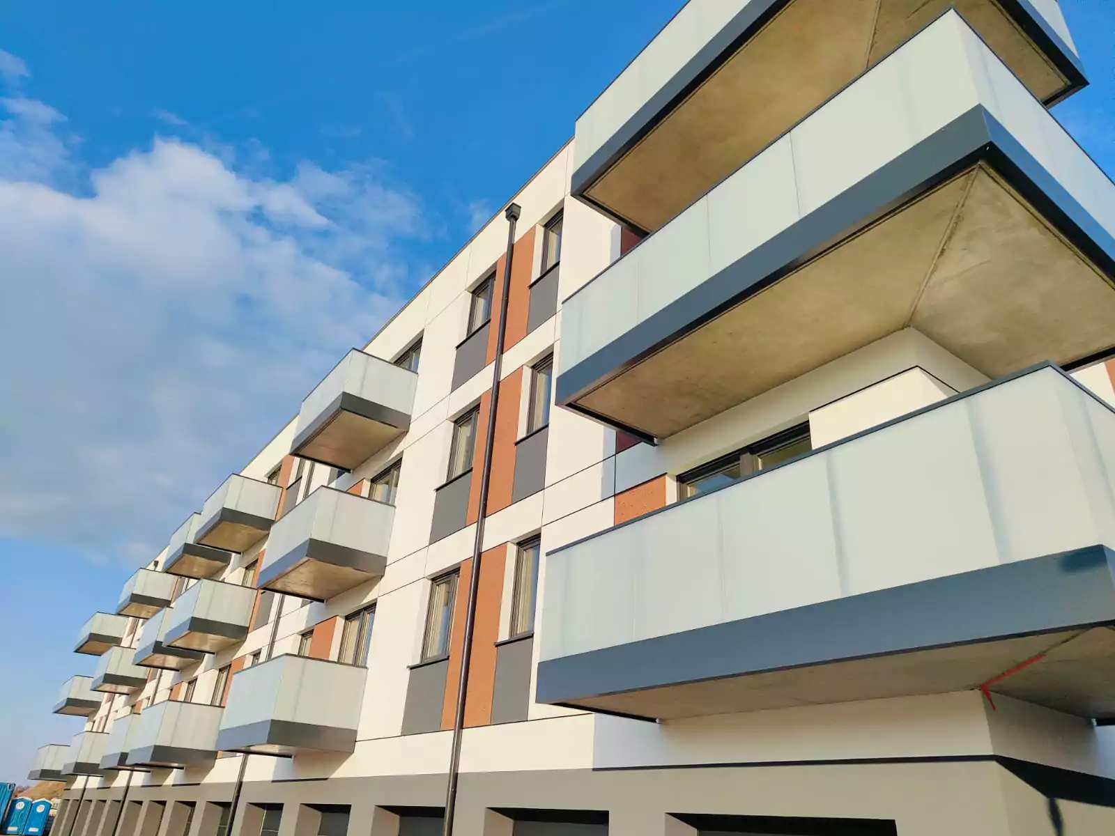 balustrady zewnętrzne, balustrady szklane, szklane zewnętrzne, balustrady ze szkła, balustrady zewnętrzne wykonane ze szkła, balustrady szklano stalowe